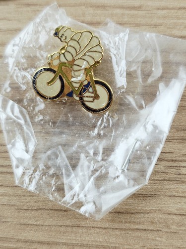 Pin bibendum michelin sur - bibendum,
