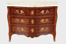Commode époque Louis XV estampillée Lebrund