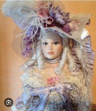 Recherche poupée Mundia Marie Antoinette 