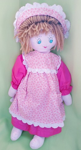 Poupée artisanale rose - , en