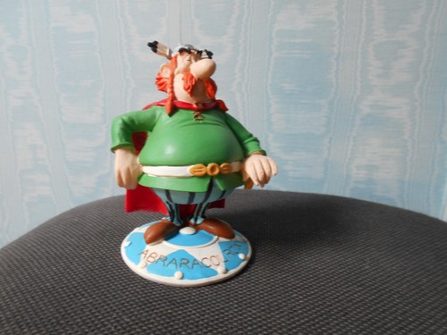 Lot figurines personnages - figurines,