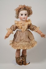 Poupée ancienne , mignonnette