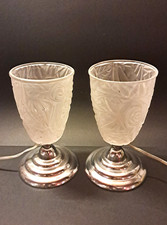 Paire de veilleuses Art Déco en métal chromé et verre moulé/pressé de 1925