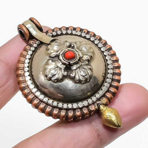 Pendentif boîte fait main