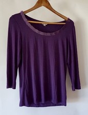 Haut col rond violet orné L.K