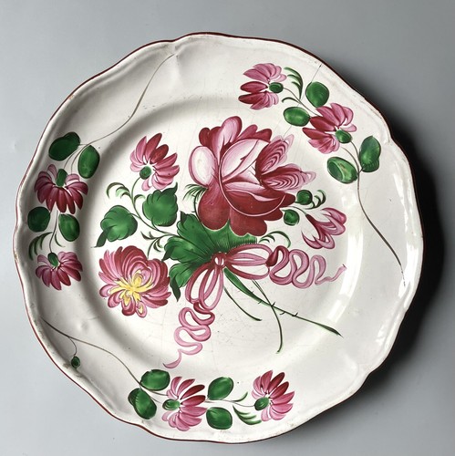 Plat rond faïence est - plat, l'est