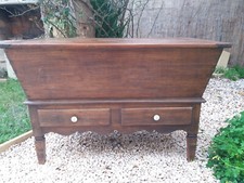 Petrin ancien forme coffre