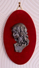 CADRE TABLEAU  ETAIN Thème VISAGE DE FEMME vue de PROFIL Etain du Prince BACHET