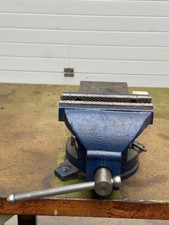 Etau d'établi en fonte - ouverture maxi 200 mm - Rotatif sur socle