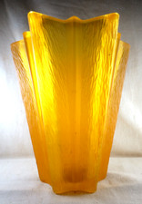 PIERRE D'AVESN - Vase en  verre moulée modèle "ECORCE" pour DAUM  - 1934