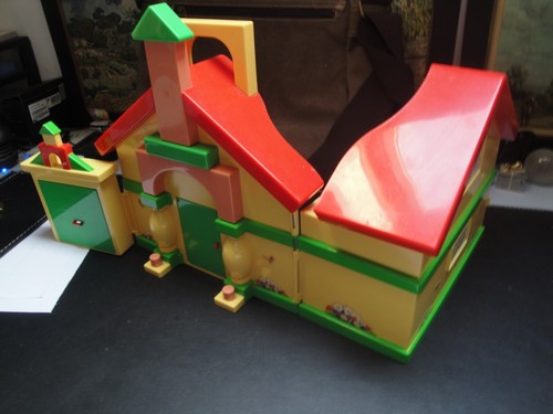 Petite maison plastique - petite,