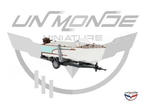 Bateau moteur sur - bateau,
