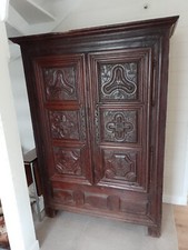 Armoire de presbytère en bois massif du XVIIIe siècle