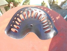 Siege de  Tracteur  Ancien en Fonte