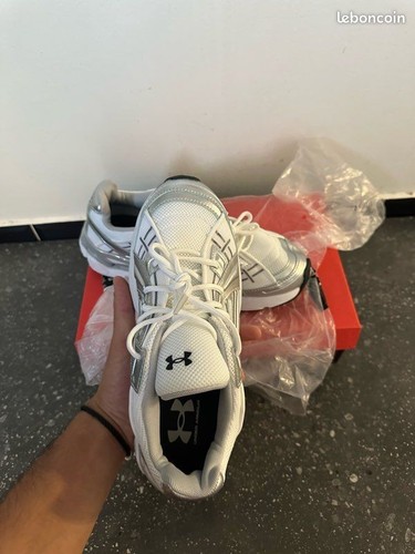 Under armour sneakers - under,