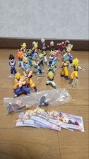 Lot de 25 figurines DRAGON BALL vente lot Janemba Gotenks malles Gogeta etc.
