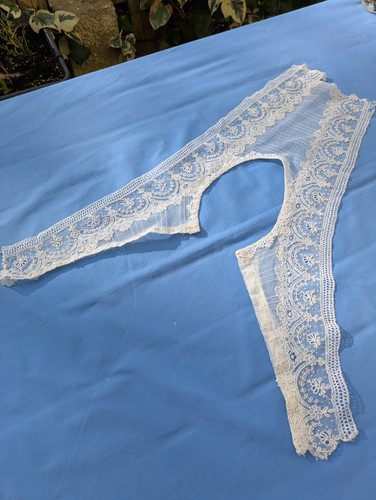 Dentelle ancienne - ancienne, à