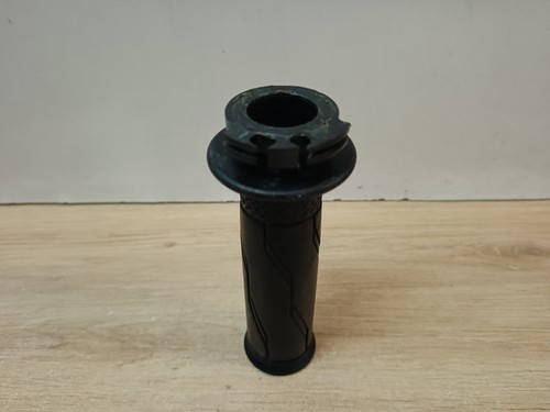 Une poignee tube gaz - poignee,