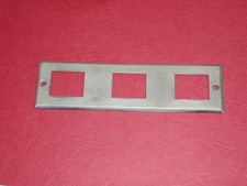 Enjoliveur Triple poste en Inox de modèle Mistral série Legrand 