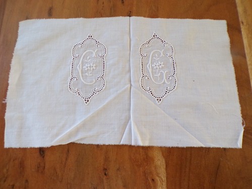 Monogramme brodé sur - cg,