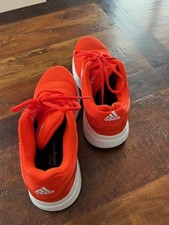 1 paire  d'Adidas quasi neuve