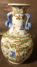 Vase chinois en porcelaine polychrome marque Wanli  décor personnages et paysage