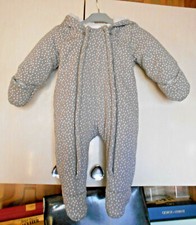 Combinaison pilote bebe marque Gemo 12 mois fourree, gris bleu a points blancs