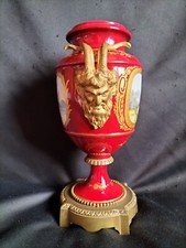 Vase/pot couvert en porcelaine émaillée & bronze doré faunes / XIXe Sèvres