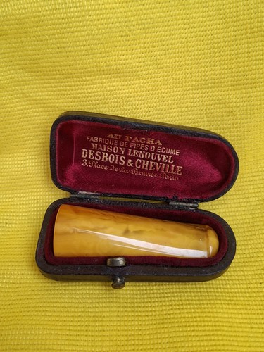 Fume cigarette ancien - cigarette, ambre