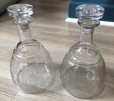 Lot 2 carafes Cristal Gravé