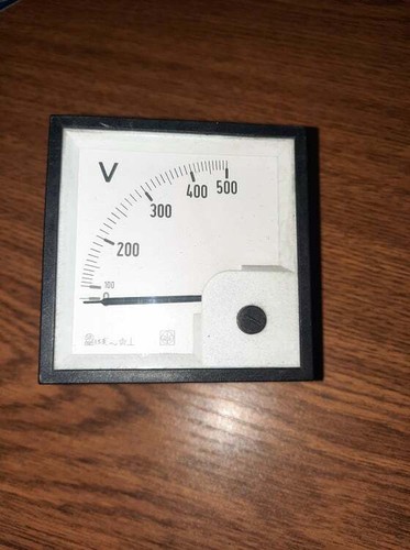 Voltmetre aiguille - , a