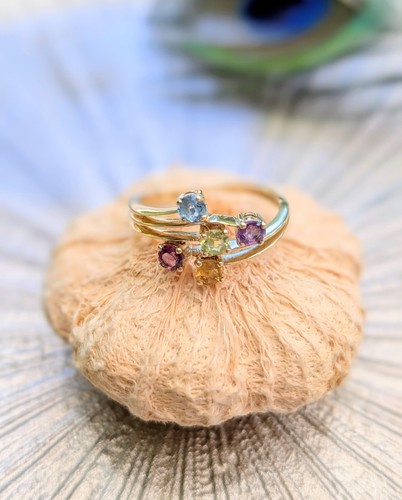 Bague sertie 5 pierres - or,