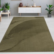 Tapis vert moderne effet lapin élégant et soyeux avec reflets subtils