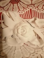 Chanel Camélia et 2 m de  Ruban Chanel  Article Neuf Et Authentique 