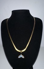 Collier queue de baleine