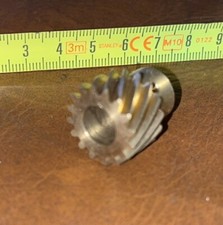 PIECE DETACHEE " AXE PIGNON CRANTE  METAL   " POUR PROJECTEUR 35 MM CINEMA 