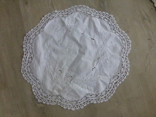 Ancien napperon rond blanc - napperon,