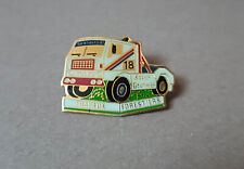 pin's camion Volvo - urgences 18 travaux forestiers - Xavier Gauthier (époxy)