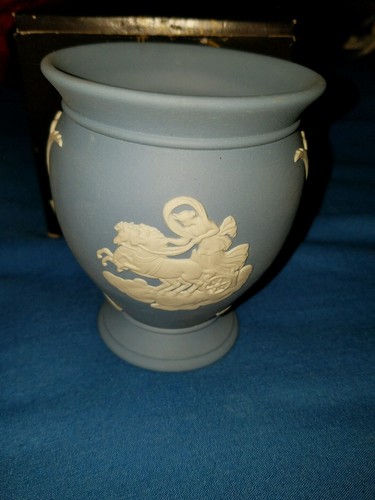 Wedgwood blue jasperware - blue,