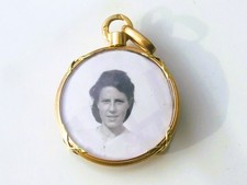 BEAU PENDENTIF PORTE PHOTOS