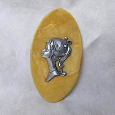 Cadre Ovale en Velours Jaune