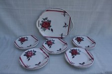 10 assiettes dessert + plat à