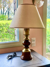 Lampe de table pied bois et