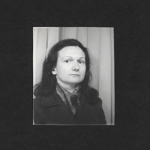 Portrait femme sérieuse
