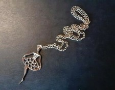 Collier long femme stylisé