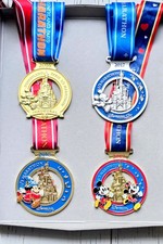 lot 4 médaille finisher course demi marathon Disneyland Paris Eurodisney Disney