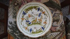 ASSIETTE DECORATION  VIEUX MOUSTIERS Reproduction du  18 ème siècle diam 26 cm
