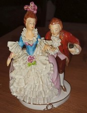 Ancienne Figurine Porcelaine Polychrome Dresden Dentelle Scène galante