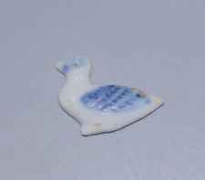 -ANCIENNE  FEVE OISEAU BLEU