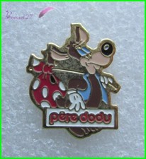 Pin's Père Dodu avec Un ours